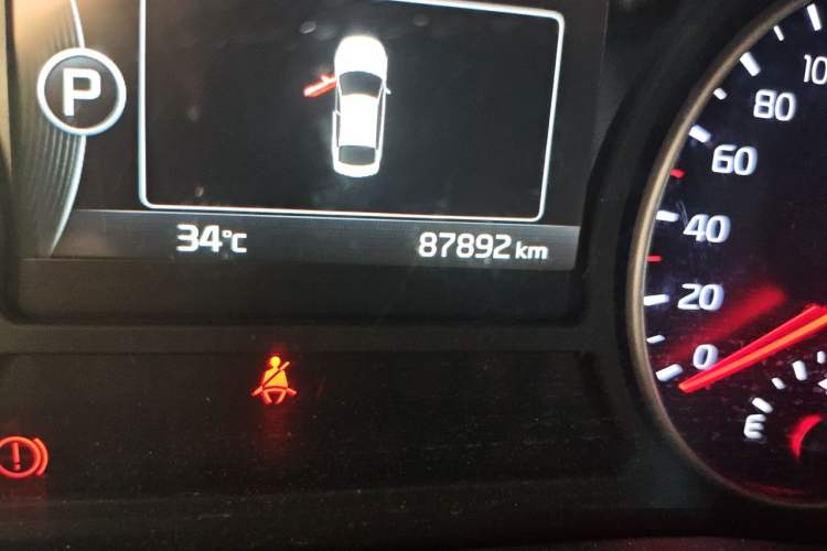 Used Kia K5 2016 2.0L Hybrid GLS Odometer Close Up