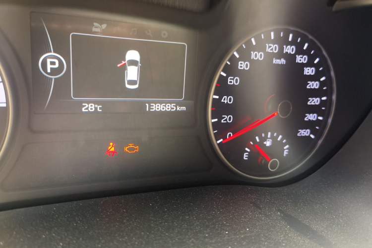 Used Kia K5 2016 2.0L Hybrid GLS Odometer Close Up