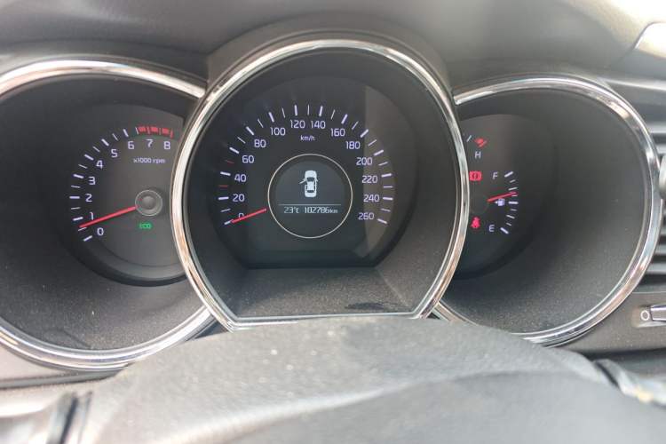 Used Kia K5 2016 2.0L Automatic GL Odometer Close Up
