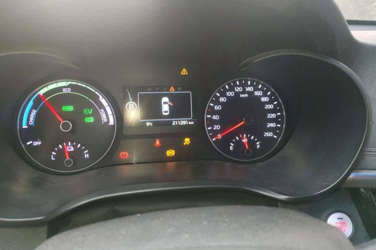 Used Kia K5 2016 2.0L Hybrid GLS Odometer Close Up