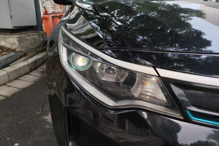 Used Kia K5 2016 2.0L Hybrid GLS Right Front Headlight