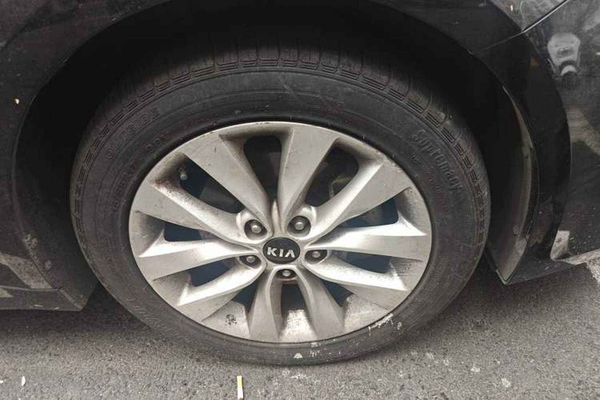 Used Kia K5 2016 1.6T Automatic LUX Right Front Wheel Hub