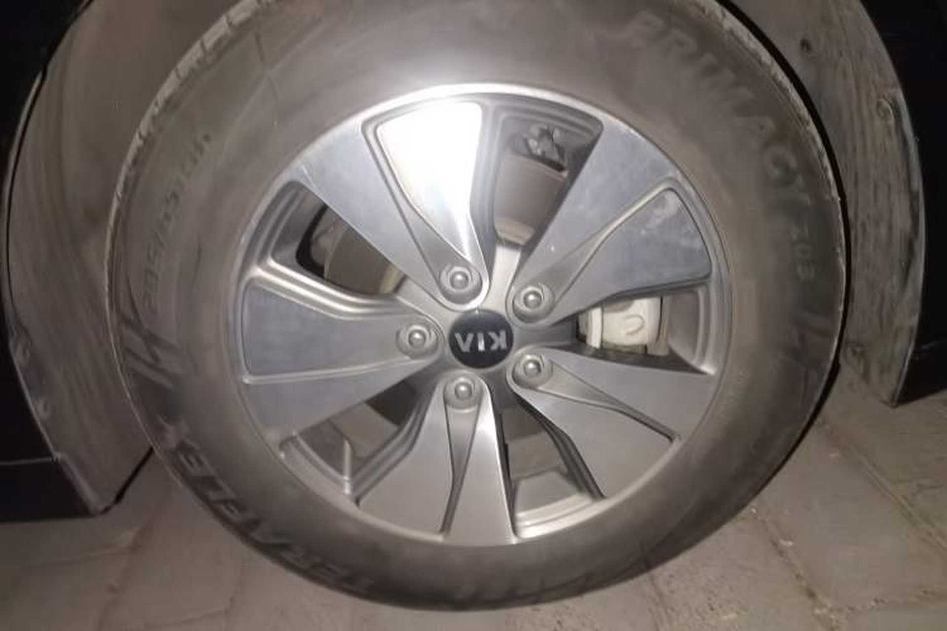 Used Kia K5 2016 2.0L Hybrid GLS Right Front Wheel Hub