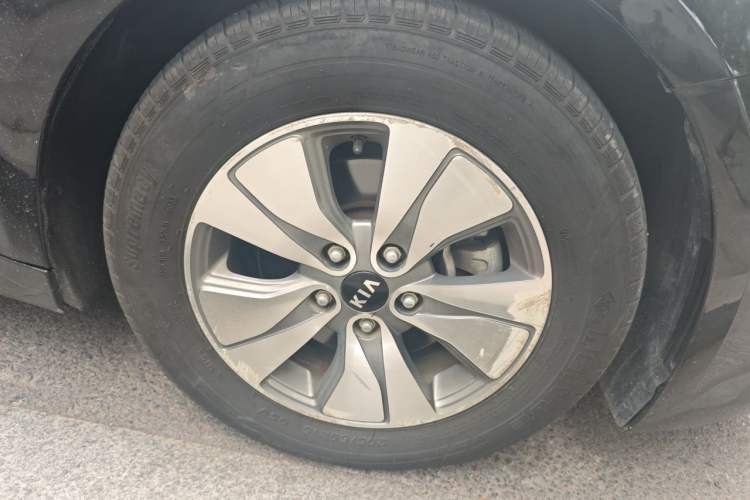 Used Kia K5 2016 2.0L Hybrid GLS Right Front Wheel Hub