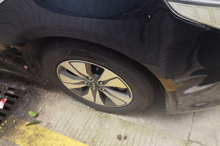 Used Kia K5 2016 2.0L Hybrid GLS Right Front Wheel Hub