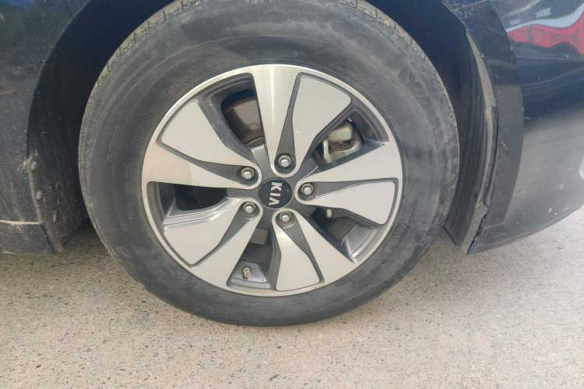 Used Kia K5 2016 2.0L Hybrid GLS Right Front Wheel Hub