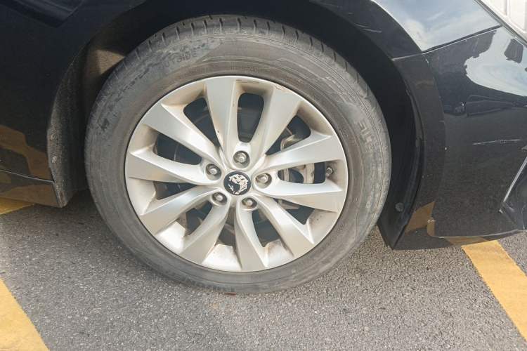 Used Kia K5 2016 1.6T Automatic LUX Right Front Wheel Hub