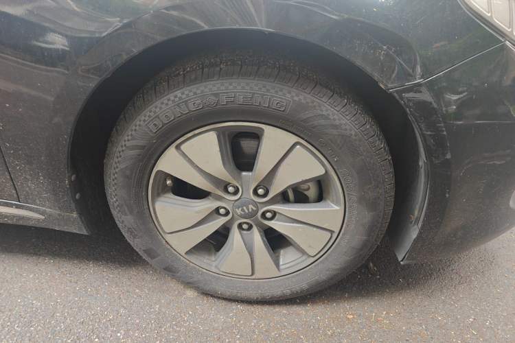 Used Kia K5 2016 2.0L Hybrid GLS Right Front Wheel Hub