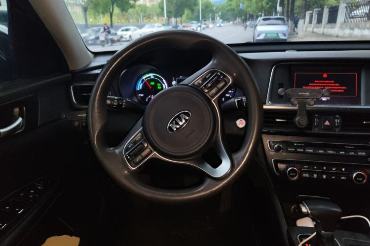 Used Kia K5 2016 2.0L Hybrid GLS Steering Wheel