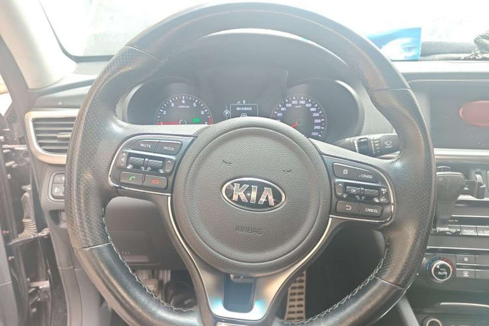 Used Kia K5 2016 1.6T Automatic LUX Steering Wheel