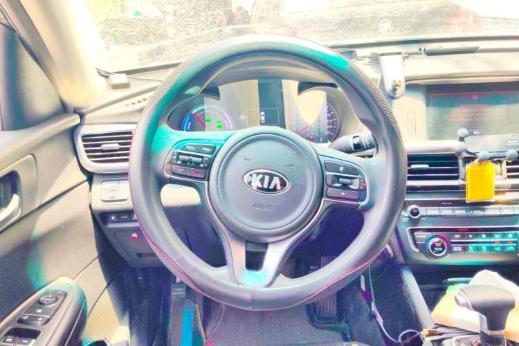 Used Kia K5 2016 2.0L Hybrid GLS Steering Wheel