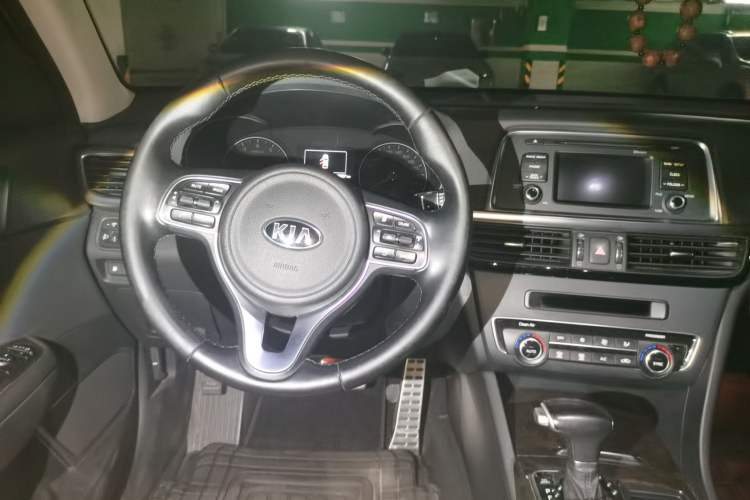 Used Kia K5 2016 2.0L Automatic LUX Steering Wheel