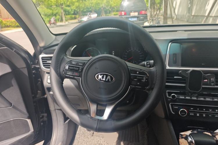 Used Kia K5 2016 2.0L Hybrid GLS Steering Wheel