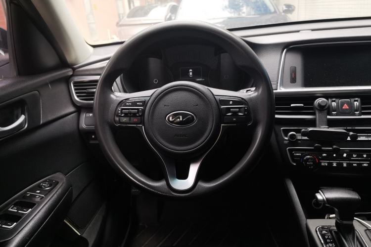 Used Kia K5 2016 2.0L Hybrid GLS Steering Wheel