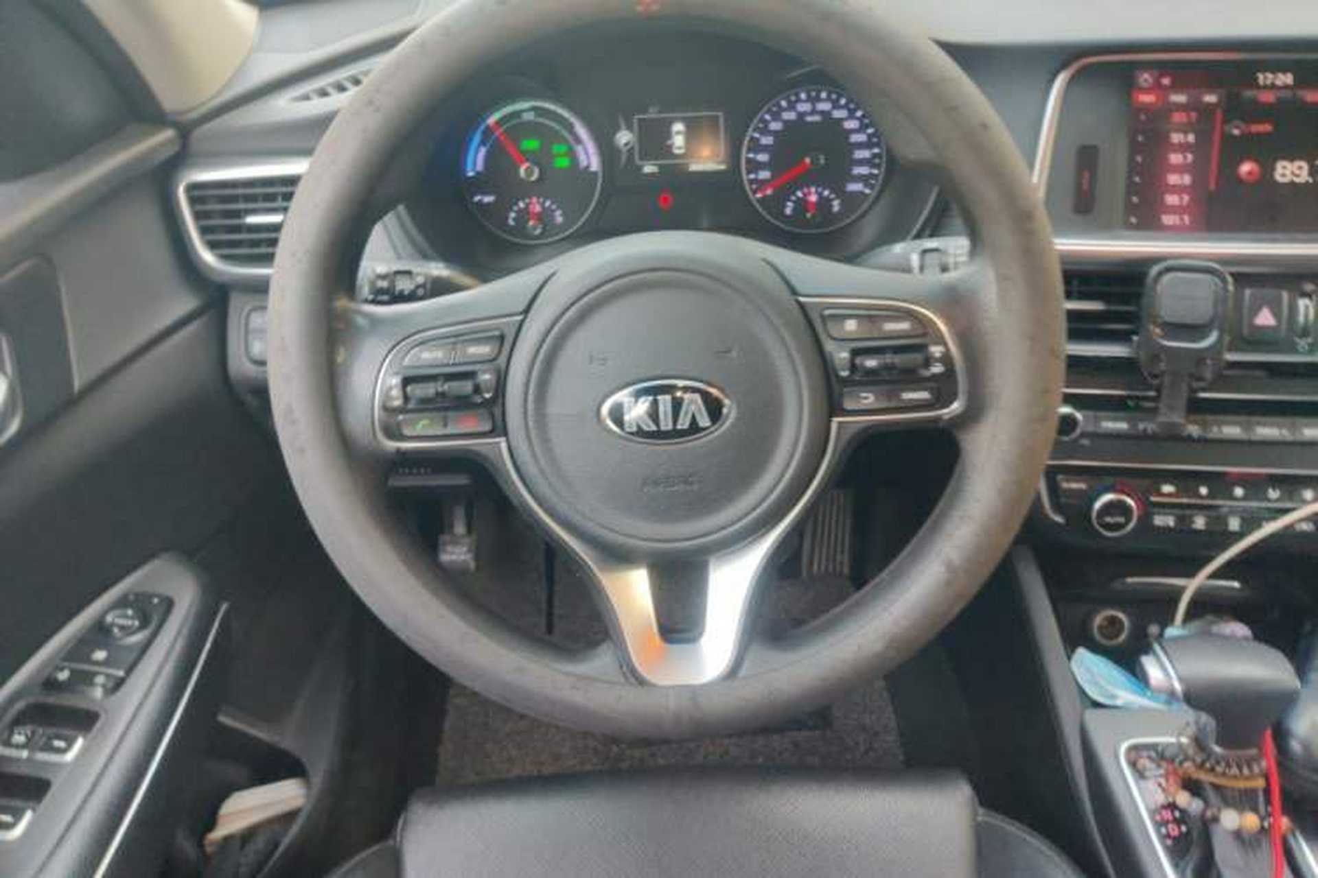 Used Kia K5 2016 2.0L Hybrid GLS Steering Wheel