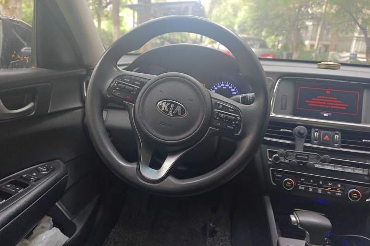 Used Kia K5 2016 2.0L Hybrid GLS Steering Wheel