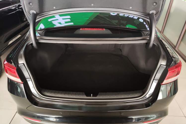 Used Kia K5 2016 2.0L Automatic GL Trunk