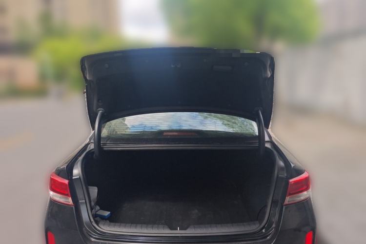 Used Kia K5 2016 2.0L Hybrid GLS Trunk
