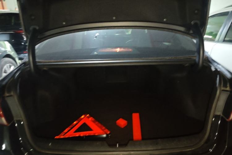 Used Kia K5 2016 1.6T Automatic LUX Trunk