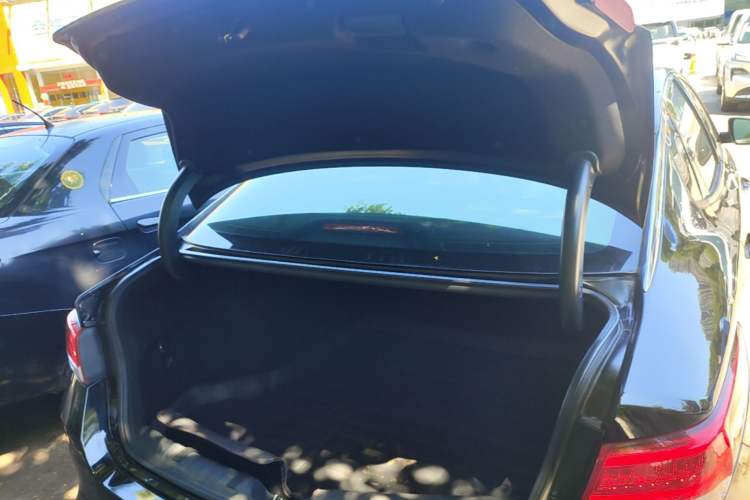 Used Kia K5 2016 2.0L Automatic LUX Trunk
