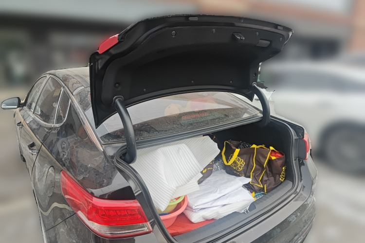 Used Kia K5 2016 1.6T Automatic LUX Trunk