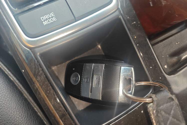 Used Kia K5 2016 1.6T Automatic LUX Vehicle Key