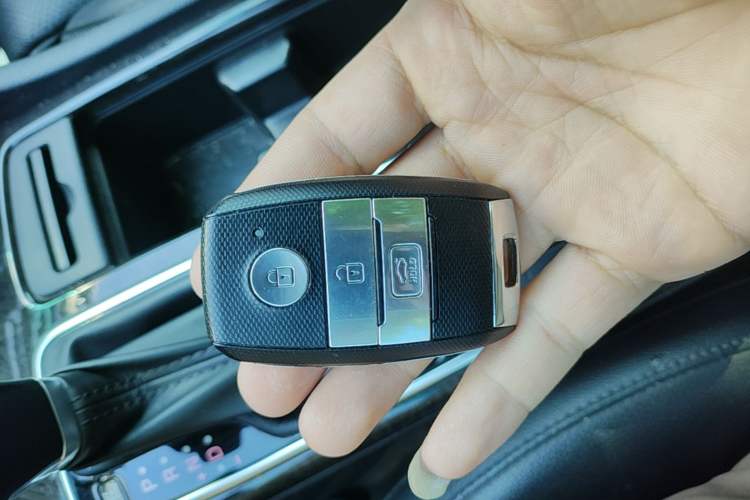 Used Kia K5 2016 2.0L Automatic LUX Vehicle Key