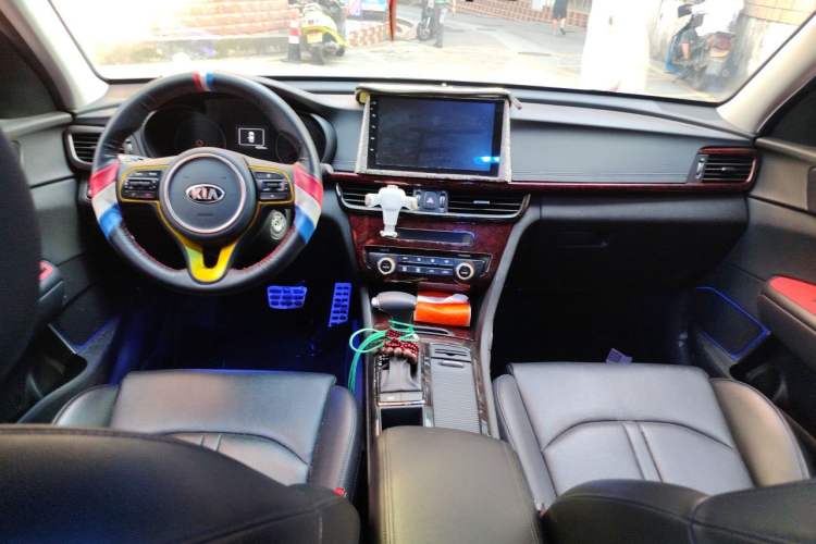 Used Kia K5 2016 2.0L Automatic GLS Center Console