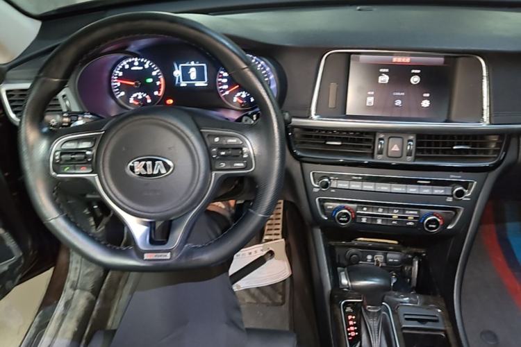 Used Kia K5 2016 1.6T Automatic LUX Center Console