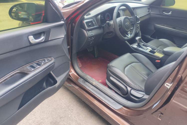 Used Kia K5 2016 1.6T Automatic LUX Interior 3