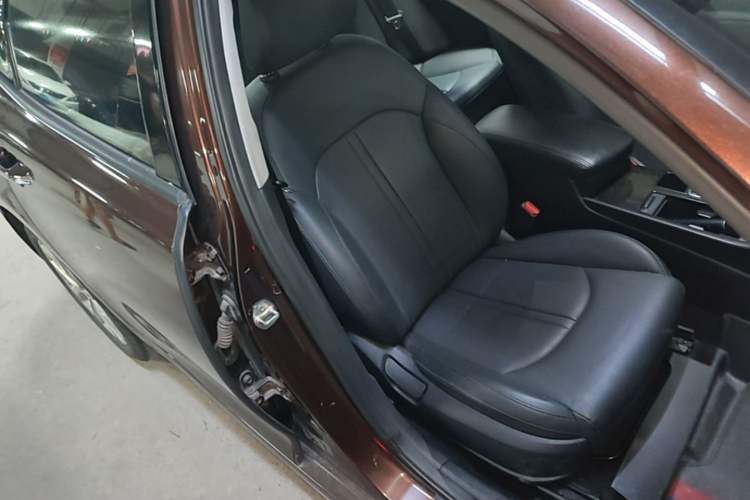 Used Kia K5 2016 1.6T Automatic LUX Right Front Seat