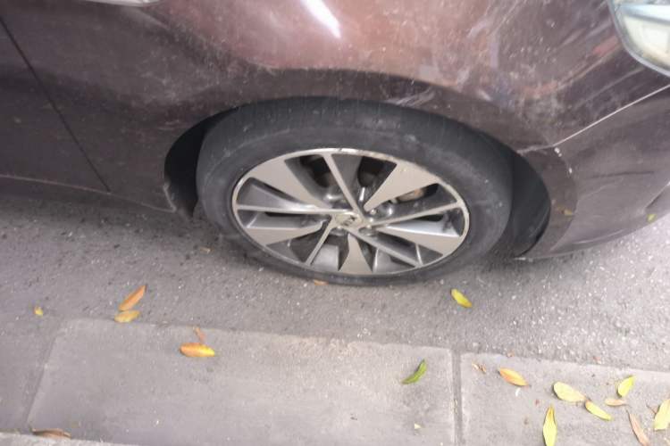 Used Kia K5 2016 2.0L Automatic LUX Right Front Wheel Hub