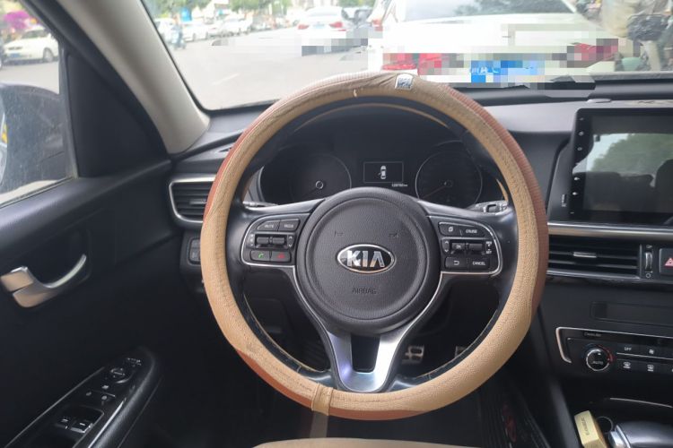 Used Kia K5 2016 2.0L Automatic LUX Steering Wheel