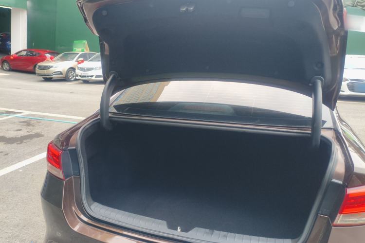 Used Kia K5 2016 1.6T Automatic LUX Trunk