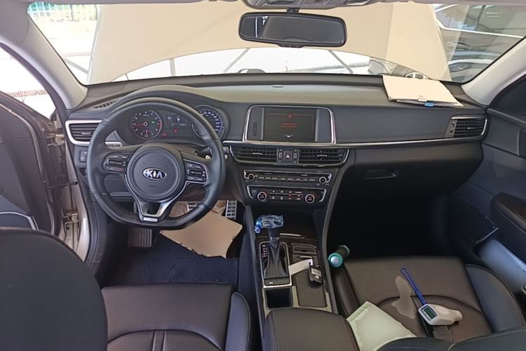 Used Kia K5 2016 1.6T Automatic LUX Center Console