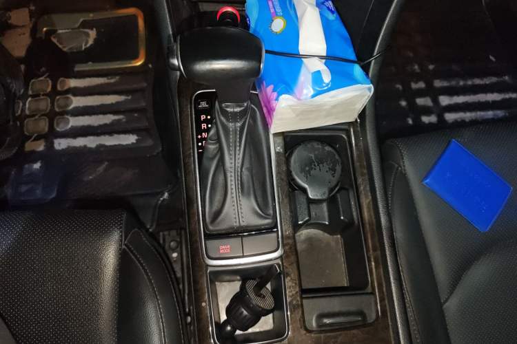 Used Kia K5 2016 1.6T Automatic LUX Gear Lever