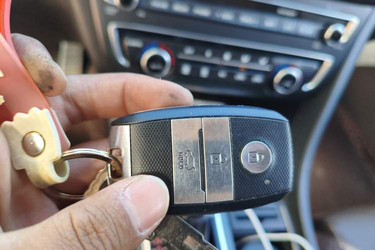 Used Kia K5 2016 1.6T Automatic PRM Interior 1