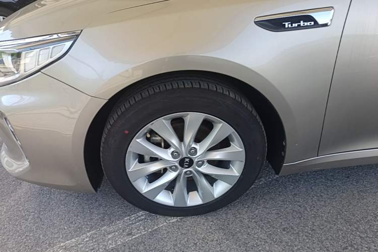 Used Kia K5 2016 1.6T Automatic LUX Left Front Wheel Hub