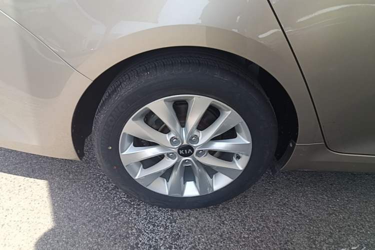 Used Kia K5 2016 1.6T Automatic LUX Right Rear Wheel Hub