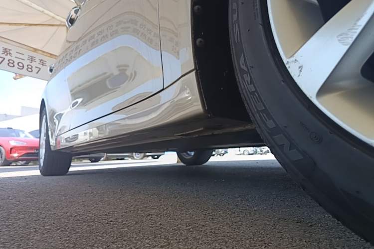 Used Kia K5 2016 1.6T Automatic LUX Right Side Sill