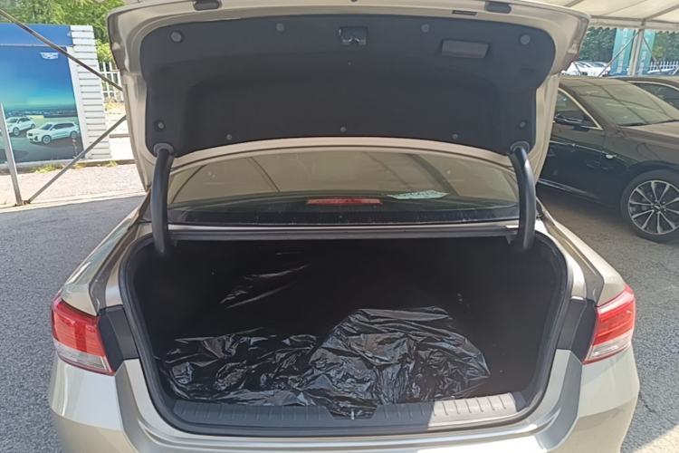 Used Kia K5 2016 1.6T Automatic LUX Trunk