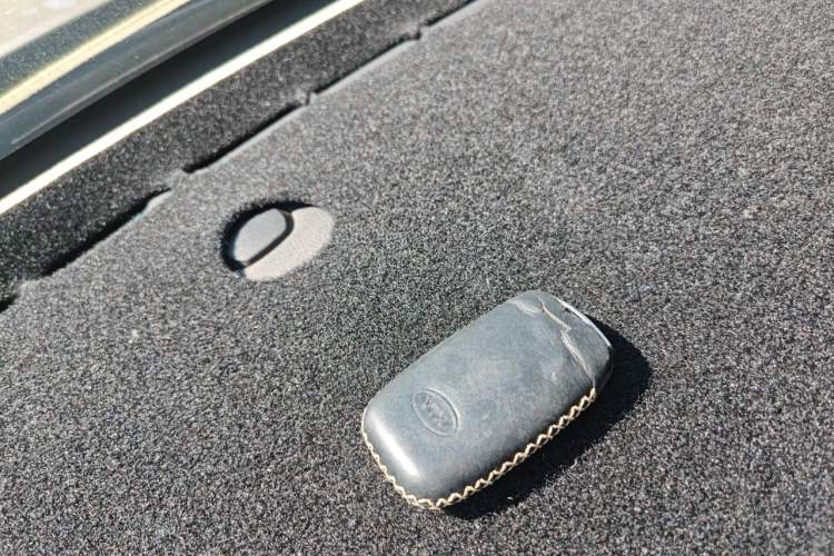 Used Kia K5 2016 1.6T Automatic LUX Vehicle Key