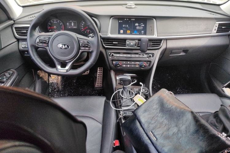 Used Kia K5 2016 1.6T Automatic LUX Center Console