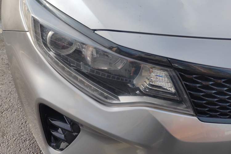 Used Kia K5 2016 1.6T Automatic LUX Right Front Headlight