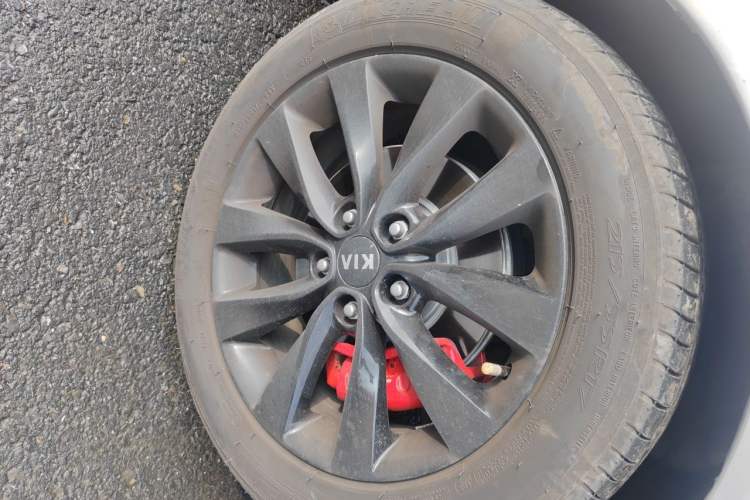 Used Kia K5 2016 1.6T Automatic LUX Right Front Wheel Hub