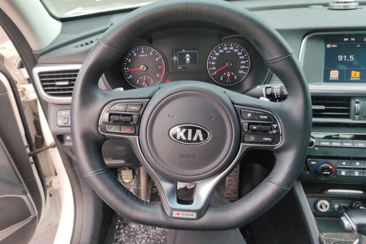 Used Kia K5 2016 1.6T Automatic LUX Steering Wheel