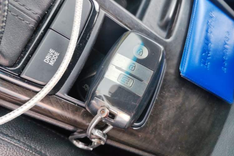 Used Kia K5 2016 1.6T Automatic LUX Vehicle Key