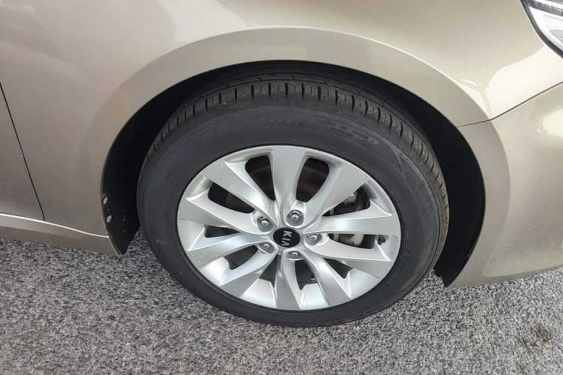 Used Kia K5 2016 1.6T Automatic LUX Right Front Wheel Hub