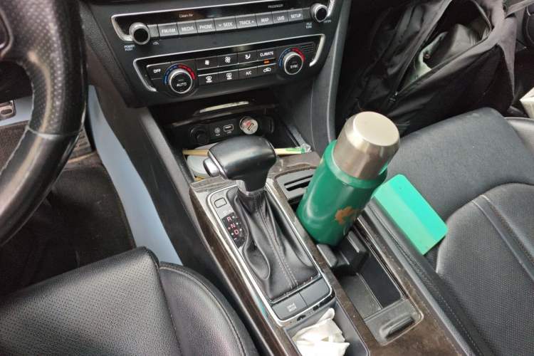 Used Kia K5 2016 1.6T Automatic LUX Gear Lever