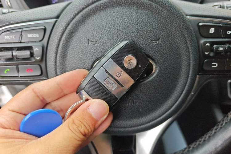 Used Kia K5 2016 1.6T Automatic LUX Vehicle Key